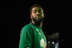 Basket : Le Martiniquais Mathias Lessort accueilli en héros par ses supporters pour son retour en club