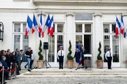 "Je vais faire de mon mieux" : François-Noël Buffet s'installe au ministère des Outre-mer dans un climat ultramarin sensible