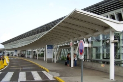 Une nouvelle taxe aéroportuaire pourrait entraîner une hausse supplémentaire des prix des billets d'avion