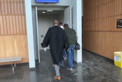 Un moniteur d'auto-école en correctionnelle pour agression sexuelle et harcèlement sexuel, présenté devant un juge d'instruction suite à de nouvelles plaintes. Une victime témoigne.