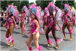 Le Carnaval Tropical célèbre l'esprit olympique sur les Champs-Élysées dimanche 6 octobre