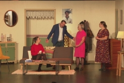 Une avant-première convaincante pour la nouvelle pièce de la troupe de Suzanne Ozon "La Comédie des Îles"