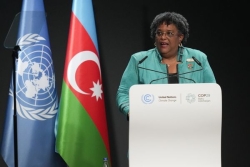COP29 : la Barbade appelle à taxer les énergies fossiles, le transport maritime et l'aviation