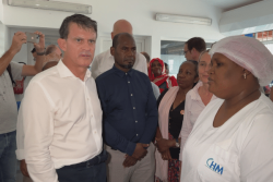 Après le Sud, le ministre des Outre-mer Manuel Valls est en visite dans le Nord de Mayotte
