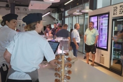 À Dumbéa, l'activité commerciale reprend progressivement dans le quartier d'Apogoti, huit mois après les exactions