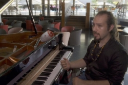 De la Belgique à la Guadeloupe, l'histoire sans fausses notes de Flavien Quéré, le musicien devenu accordeur de piano