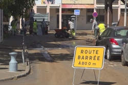 Cyclone Garance : une ravine en crue déverse des torrents de boue dans le centre-ville de Saint-Gilles, l’heure est au nettoyage