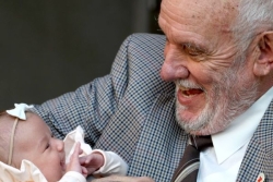 Décès de l'Australien à l’anticorps rare qui a aidé à protéger 2,4 millions de bébés
