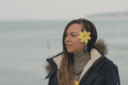 Sur le bassin d'Arcachon, Audrey Taerea, Miss Tattoo France 2025, fait la promotion du fenua