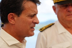 Enfermer les OQTF à Saint-Pierre et Miquelon : “Un débat absurde”, Manuel Valls répond depuis Mayotte à Laurent Wauquiez