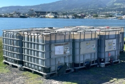 10 tonnes d'appâts pourris et 26 m3 de mélasse de poisson retirées du chalutier Raymi