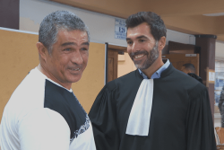 Le père qui soignait son fils à l'huile de cannabis reconnu coupable mais dispensé de peine, une poursuite "inacceptable" pour son avocat
