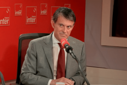 Avenir de la Nouvelle-Calédonie : sous pression de la droite calédonienne et nationale, Manuel Valls "ne lâche rien"