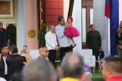La fillette vénézuélienne séparée de ses parents expulsés par les États-Unis est enfin rentrée à Caracas