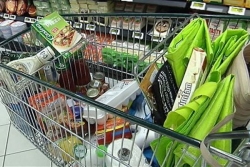 TÉMOIGNAGES. "Avant j'achetais du pain tous les jours" : comment la consommation alimentaire évolue en Calédonie depuis la crise