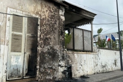 Saint-Denis : l'incendie de la villa Repiquet maîtrisé, la charpente de la dépendance endommagée