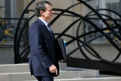 "Celui qui s'occupe du dossier de la Nouvelle-Calédonie, c'est moi", martèle Manuel Valls