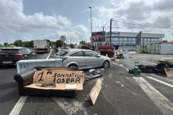 Les anciens déplacés de Destrellan bloquent la route à Moudong Nord pour réclamer leurs actes de cession