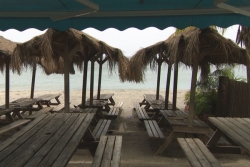 VIDEO. À Schoelcher, la réglementation pour les restaurants de plage peine à s'appliquer