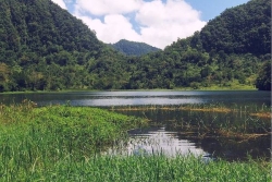 Comores : une entreprise de concassage menace la biodiversité du lac Dziyalandzé à Anjouan