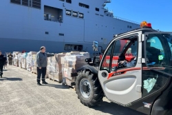Solidarité avec Mayotte : un deuxième envoi de dons embarqué à Saint-Pierre par un bateau de l'armée