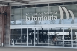 Les passagers du vol Nouméa-Sydney trouvent une aérogare fermée, le personnel n'a pas été programmé pour le départ