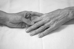 Fin de vie : le texte sur le "droit à l’aide à mourir" fait réagir à La Réunion