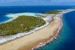 Seul sur un atoll polynésien pendant 240 jours pour repenser notre lien au vivant