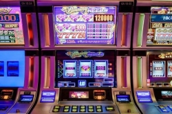 Bénéfices, fiscalité, clientèle : cinq choses à retenir du rapport de la Chambre territoriale des comptes sur les casinos de Nouméa