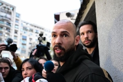 Recherché par la justice britannique, l’influenceur controversé Andrew Tate titulaire d’un passeport vanuatais