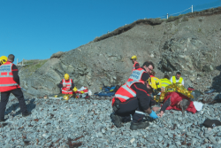 "On a été déclenché pour trois victimes qui sont tombées d'une falaise de 5 mètres", le scénario périlleux de l'exercice de sauvetage Triton 2025 à Miquelon