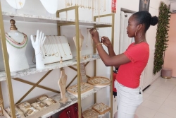SÉ LA KAY NOU. Angeline Monfiston, créatrice de bijoux à Trinité