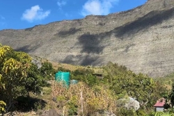 Mafate : une trentaine de citernes d'eau installées à Roche Plate pour lutter contre la sécheresse