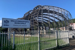 EN IMAGES. La salle omnisports François-Anewy en cours de démolition à Nouméa