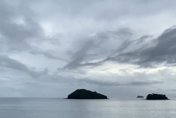 De nombreux nuages cohabitent avec le soleil dans le ciel de ce mercredi