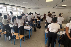 Hommage à la surveillante tuée au collège de Nogent : une minute de silence observée dans les établissements de Martinique