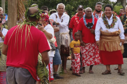 VIDEO. Mariage du grand chef de Lössi : la famille maternelle du futur marié, originaire de Wallis-et-Futuna, reçue à Lifou