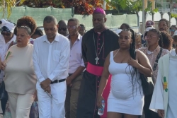 Procession silencieuse : l'appel à la paix à Lamentin