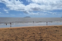 Les plages de Rémire-Montjoly fréquentées malgré un arrêté interdisant la baignade
