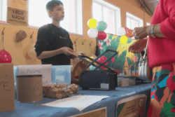 Avec "ECO-BÛCHES" ce petit entrepreneur d'un jour a fait carton plein à Saint-Pierre