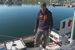 Rencontre avec le navigateur Yann Quenet et Baluchon, un voilier de quatre mètres de long en plein tour du monde