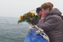 "C'est beaucoup d'émotion, c'est très très dur" : 63 ans après la disparition du Ravenel, les familles ont pu se recueillir sur le site du naufrage