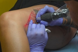 Dossier : le marché du tatouage se porte bien