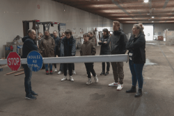 Pour améliorer le tri des déchets au lycée, des éco-délégués visitent les coulisses de la déchèterie de Saint-Pierre