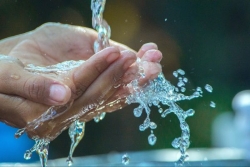 Des ONG dénoncent une "discrimination environnementale" dans l'accès à l'eau en Outre-mer