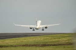 Débats houleux sur l'immigration à l'Assemblée, un procès pour diffamation et le bilan d'Air Austral : l'actualité de ce mardi à Mayotte