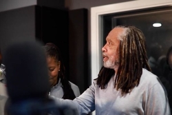 Jean-Claude Naimro (Kassav’) tourne son nouveau clip à Johannesburg avec le Soweto Gospel Choir