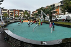 L’aire de jeux Carré Fayard rénovée à Saint-André, un "début timide" pour les associations