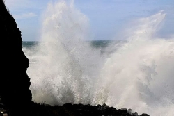 La vigilance jaune vagues-submersion prolongée ce samedi pour les côtes Sud, Sud-Est et Est