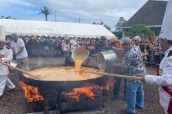 L'omelette géante façon Dumbéa largement appréciée à Punaauia